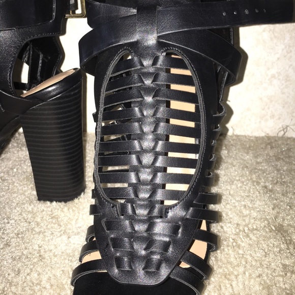 pumps/heels - Picture 2 of 4